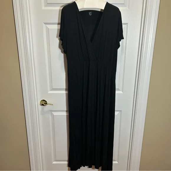 LOFT Beach Black Short Sleeve V-Neck Maxi Dress
